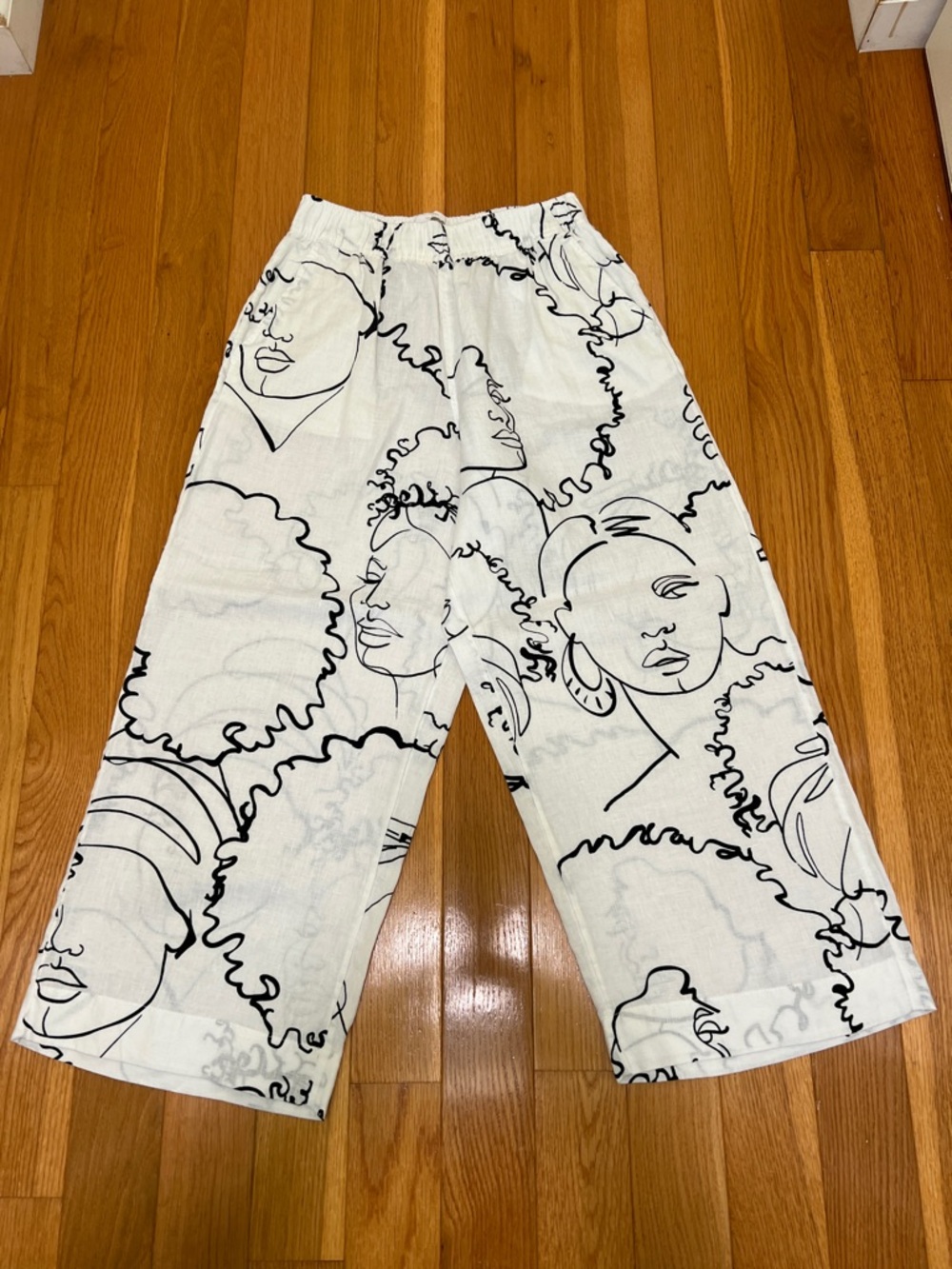 House of Harlow 1960 Wide-Leg Cotton Pants in White and Black Face Print